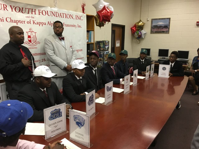 college%20signing%20day